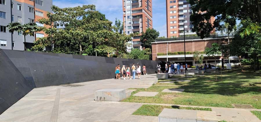 Medellín: Private Pablo Escobar and Comuna 13 Tour - Stop 4: Comuna 13 With a Local Guide, Murals and the Education Angle