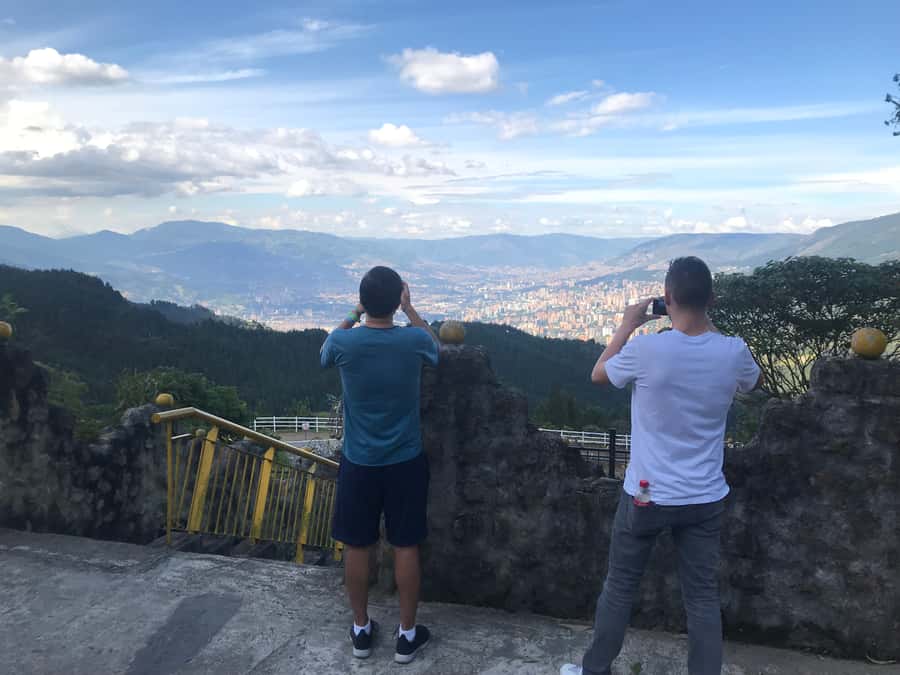 Medellín: Private Pablo Escobar Tour with Cable Car Ride - A 4.5-hour private format that actually keeps things moving