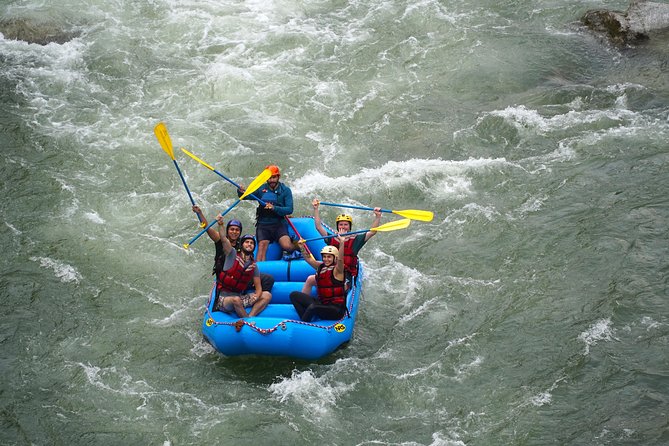 Medellin Rafting day-trip, Rio Calderas - The Rio Calderas run, what medium rapids means for your comfort