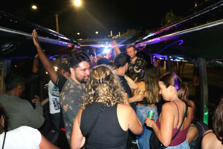 Medellin: Rumbero Party Bus with all the beer you can drink - Getting to the meeting point in El Poblado (and what to ask for)