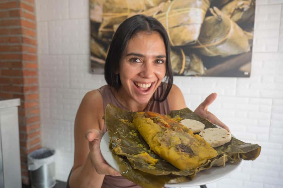 Medellín: Street Food Tour with Local Tastings - Meeting at Parque El Poblado, Orange Umbrellas and a Simple Plan