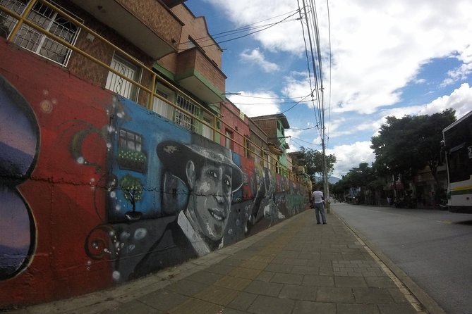 Medellin Tango City Tour - Cementerio Museo de San Pedro and Salon Malaga: A Tango Story with Contrast