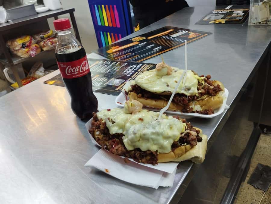 Medellin: tasting Street Food with Rooftops of El Poblado - Arepas Las Chachas: your classic Paisa first bite
