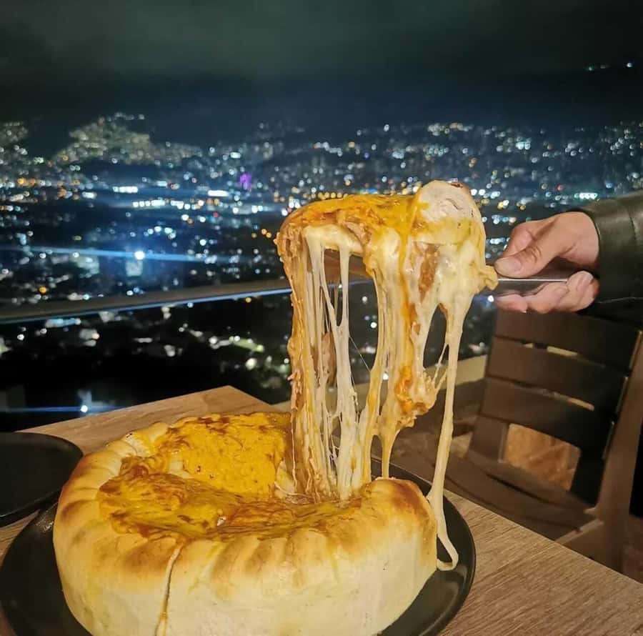 Medellin: tasting Street Food with Rooftops of El Poblado - Los Famosos del Poblado: the flavor stop that keeps the evening moving
