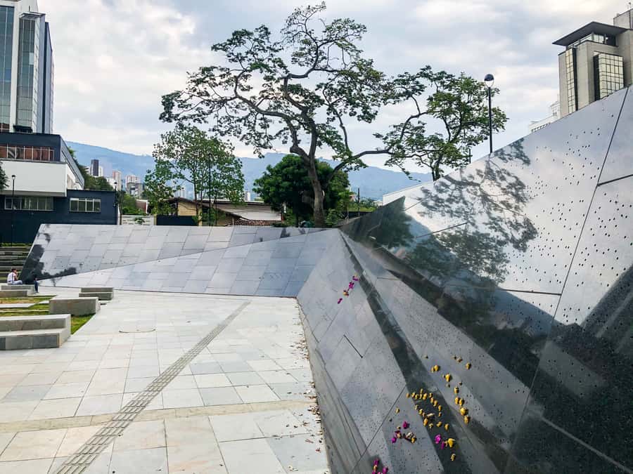 Medellín: The Real Pablo Escobar Tour - Price and value: what $42 gets you in a 4-hour format