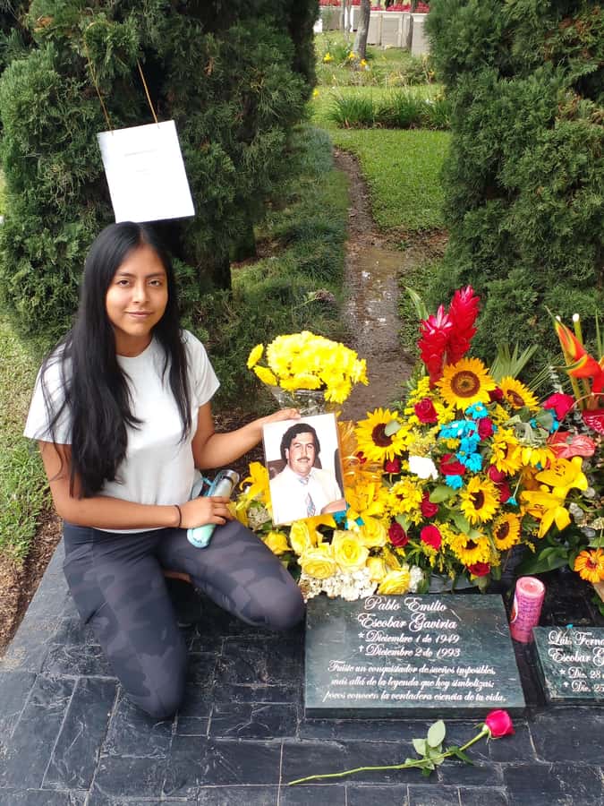 Medellin: Tour Pablo Escobar y Comuna 13 Privado - How to Prepare: Shoes, Drinks, and Weather-Proofing Your Day