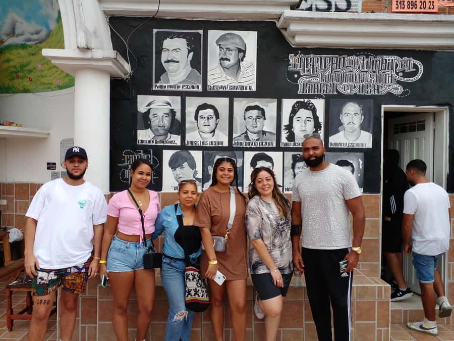 Medellin: Tour Pablo Escobar y Comuna 13 Privado - Price and Logistics: What $80 Per Person Includes