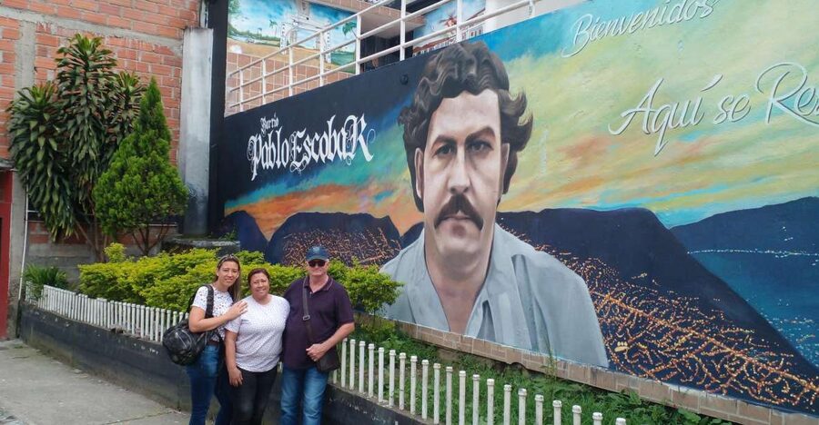 Medellin: Tour Pablo Escobar y Comuna 13 Privado - Pablo Escobar Neighborhood and the Place Where He Was Murdered
