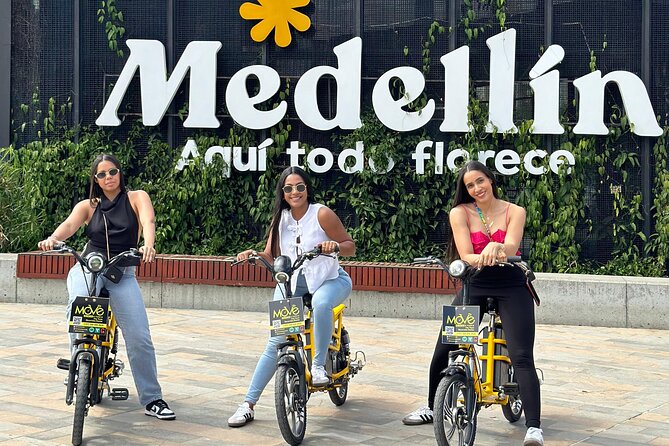 Medellin: VIP Private Historic E-Bike Tour with Lunch - Belén Park and the sports unit, daily life beyond the postcard trail