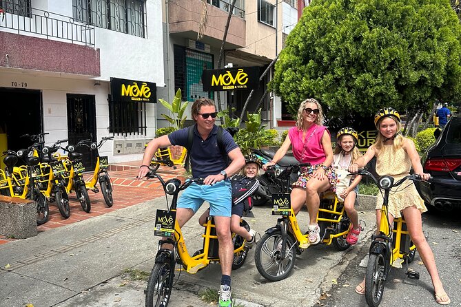 Medellin: VIP Private Historic E-Bike Tour with Lunch - La Alpujarra and the Palace of Culture, civic Medellín by bike