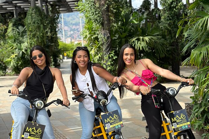 Medellin: VIP Private Historic E-Bike Tour with Lunch - Laureles parks, local street life, and the real reason people come to this neighborhood