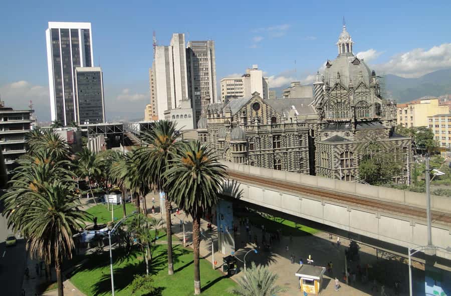 Medellín: Walking Tour with Cable Car and Botero Plaza - How the Botero and cable car combo gives you Medellín’s two sides