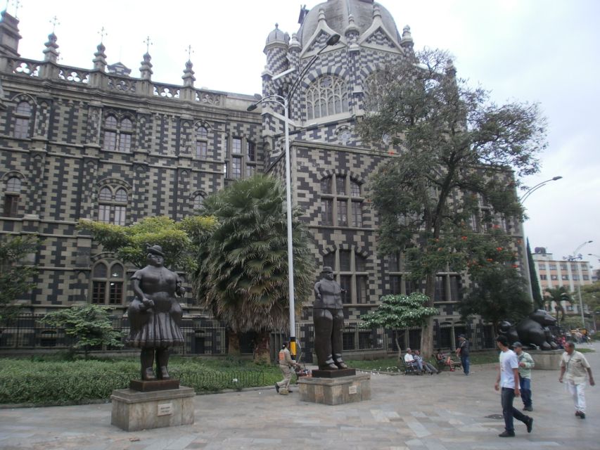 Medellín: Walking Tour with Cable Car and Botero Plaza - Who this tour suits best in Medellín