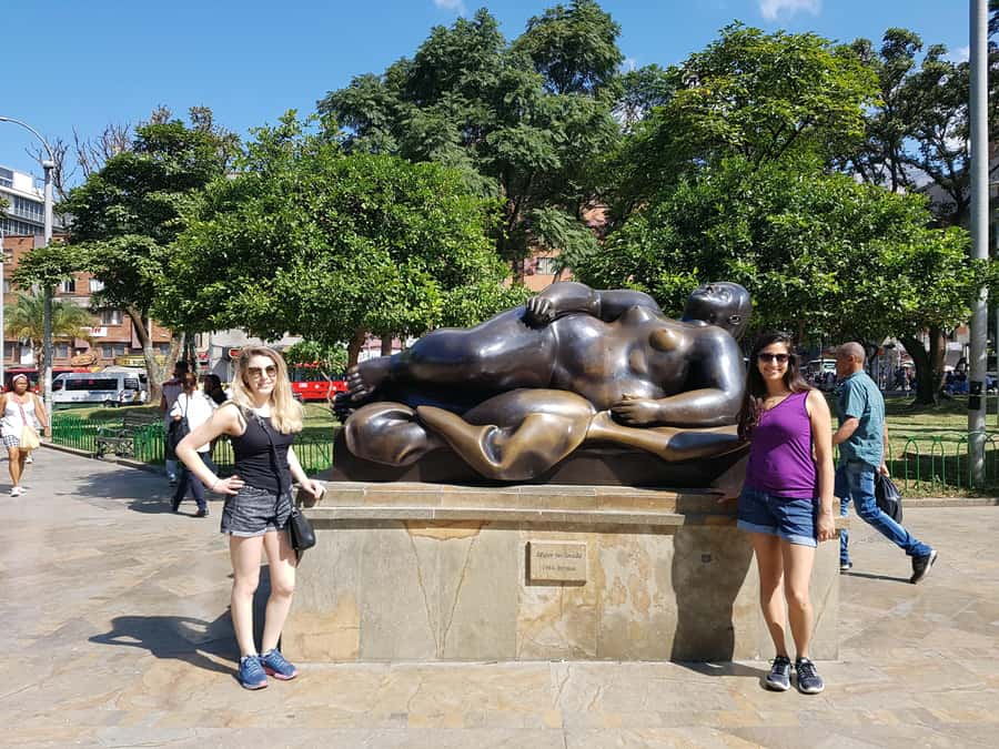 Medellín: Walking Tour with Cable Car and Botero Plaza - Getting picked up and riding the metro to downtown