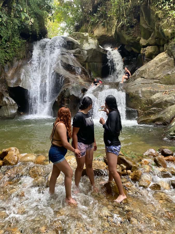 Medellin: waterfalls and naturals poolls tour - The quick urban intro: why a short city bit helps your nature day