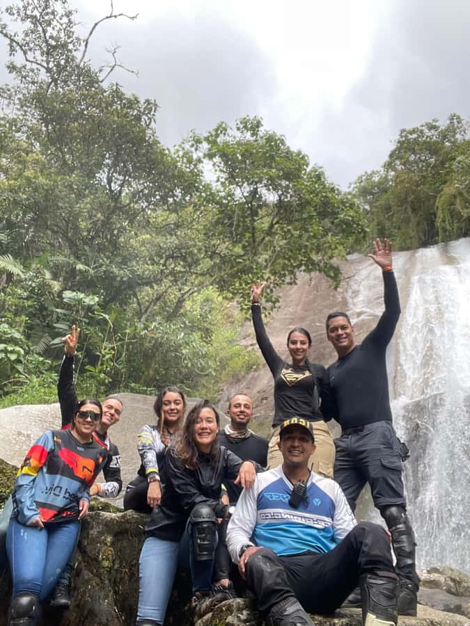 Medellin: waterfalls and naturals poolls tour - Pickup and the white SUV: where you meet and where you get dropped