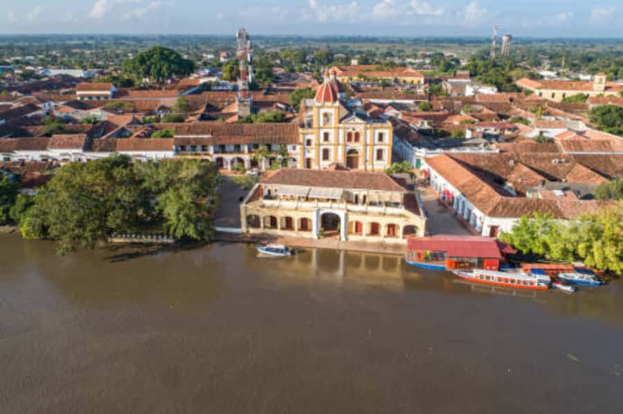 Mompox Caribbean Routes - From Cartagena at 6:00 AM: the drive that sets the tone
