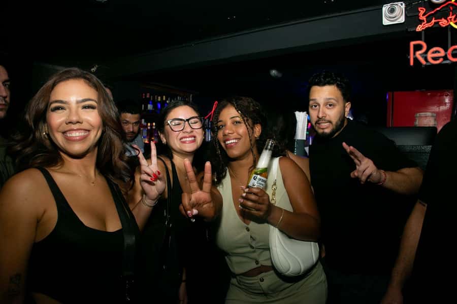 Nightlife Medellin, Rooftops, bars and Clubs - Porton de Provenza club finale: dancing with entrance fees handled