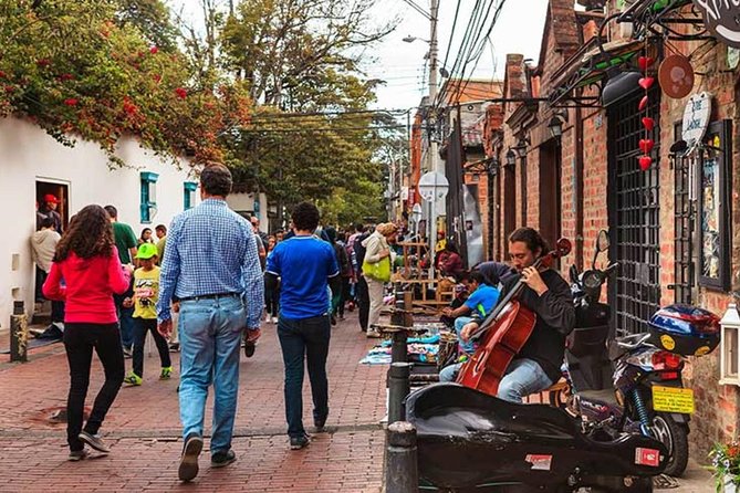 Norte de Bogotá: tour guiado privado con lo más destacado. - Stop 1 in Bogotá: the pickup that sets your day up right