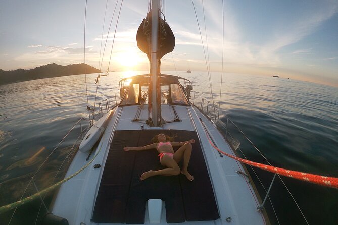One amazing day in a private recent sailing boat in the Tayrona Park. The best sail trip from Santa Marta! - Bahia Concha arrival around 12:00, this is where the day pays off
