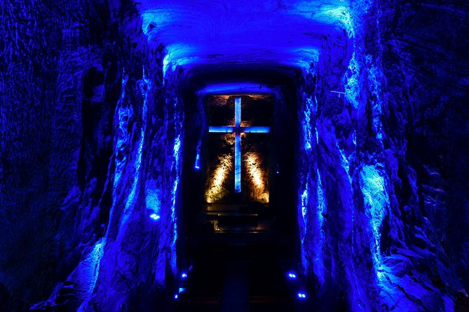 One Day Salt Cathedral of Zipaquirá, You can not miss this Wonder of Colombia - The 78-meter world circle and the floor symbols you will want to find