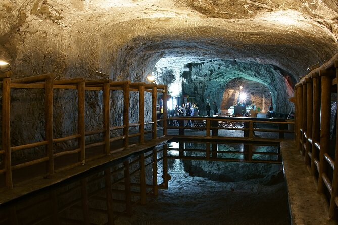 One Day Salt Cathedral of Zipaquirá, You can not miss this Wonder of Colombia - Three naves, a main altar, and the sense of continuity from the older cathedral