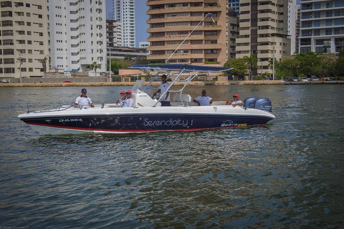 One way private water transfer between Cartagena and the Islands (6 ppl max) - Getting on Board at Todomar CHL Marina Bocagrande2nda