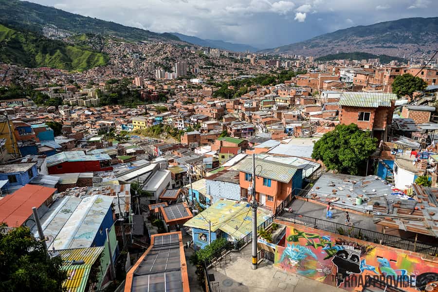 pablo, comuna 13 & cable car express tour - Why this Medellín combo of Pablo Escobar, Comuna 13, and the cable car works