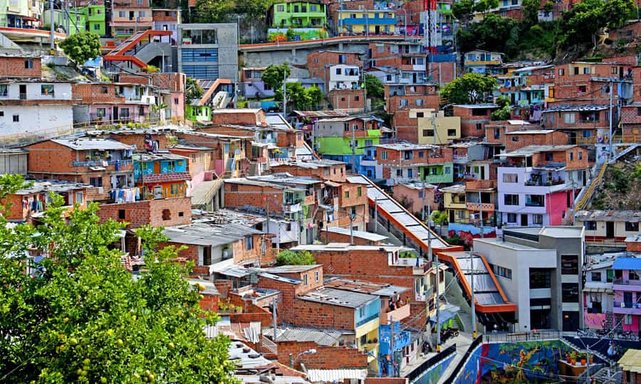 pablo, comuna 13 & cable car express tour - Medellín history, metro context, and the Itagüí connection