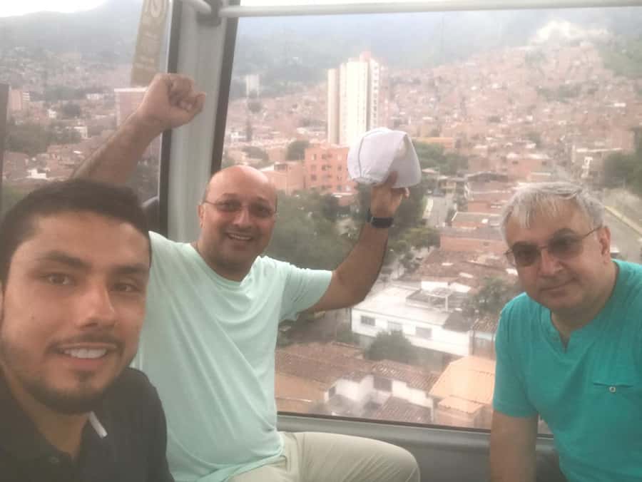 pablo, comuna 13 & cable car express tour - Entering Comuna 13: street-level history from the late 1990s into the early 2000s