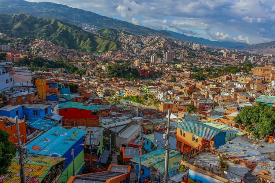 pablo, comuna 13 & cable car express tour - Pablo Escobar memorial and the cemetery house stop
