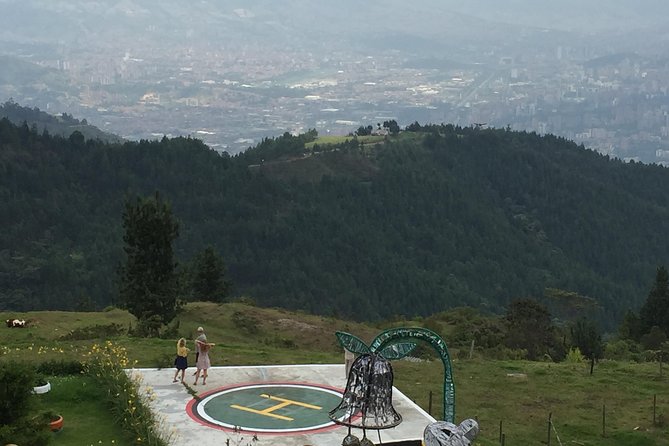 Pablo Escobar and Comuna 13 Small-Group Half-Day Tour - Parque Memorial Inflexión: starting with the victims and the people who resisted