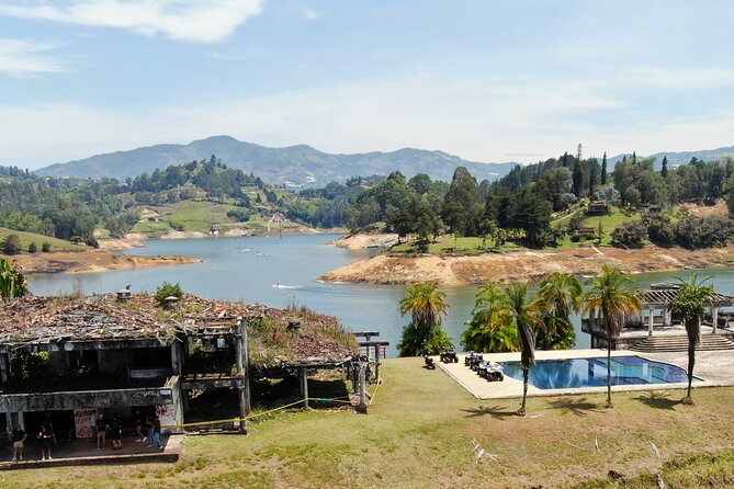 Pablo Escobar Mansion + Paintball + Boat Trip from Guatapé - La Manuela and Pablo Escobar’s mansion: more than shock value