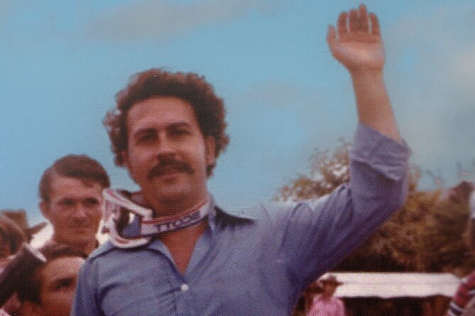 Pablo Escobar Mansion Tour in El Peñol and Guatapé - Stop 3: The Stone of El Peñol, climb time, and the optional Escobar museum