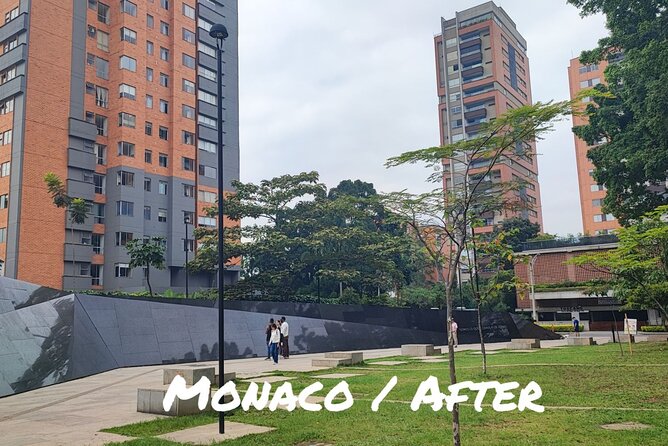 Pablo Escobar Private Tour in Medellin with All Inclusive Guide - Stop 2: Cementerio Jardines Montesacro, graves with a view