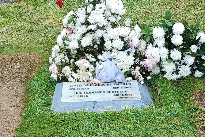 Pablo Escobar Private Tour in Medellin with All Inclusive Guide - Stop 1: Parque Memorial Inflexion and why you start here