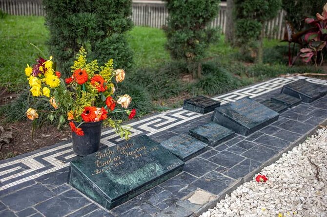 Pablo Escobar Tour in Medellin Private - Stop 1: Parque Memorial Inflexion and the 80s-90s Victim Focus