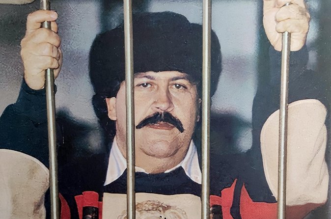 Pablo Escobar Tour with La Catedral Prison Visit and Art Book - The book you take home: Medellín Up Close, Medellín de Cerca