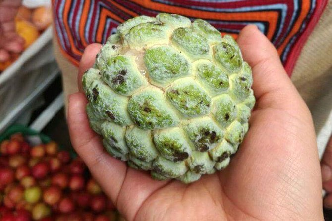 PALOQUEMAO MARKET FOOD TOUR. EXOTIC FRUIT. LOCAL SNACKS. /Min 2 pax - Meeting point and how the 3-hour flow usually works