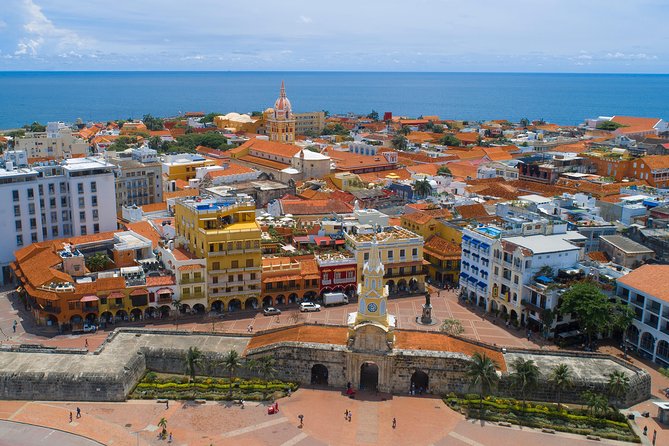Panoramic & Shopping - Stop 1: Walled City of Cartagena, walking streets, and the 20-minute handicraft stop