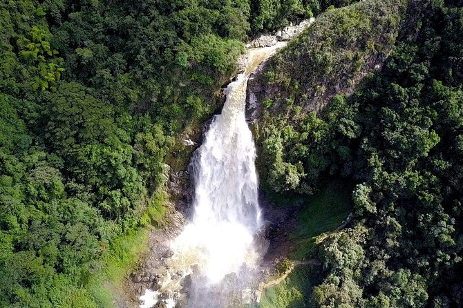 Paragliding and hammocks zipline over waterfalls private tour - Stop 1 in Cocorna: paragliding for 12 to 15 minutes over massive waterfalls