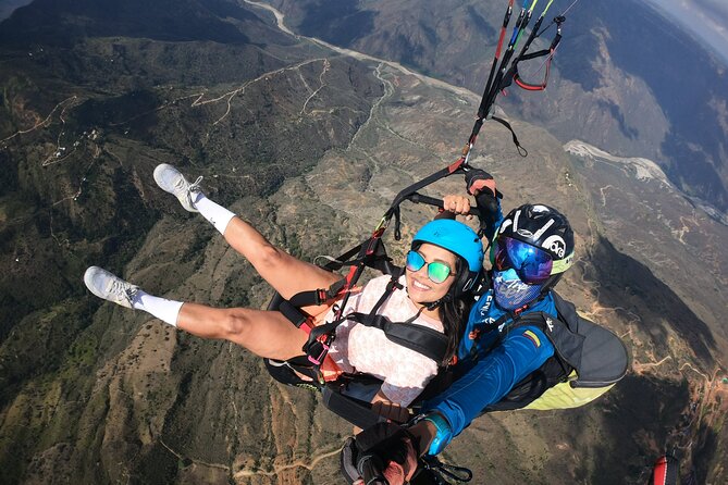 Paragliding experience in the Chicamocha Grand Canyon - Gliding Over Chicamocha Canyon: Why This Paragliding Session Feels Special