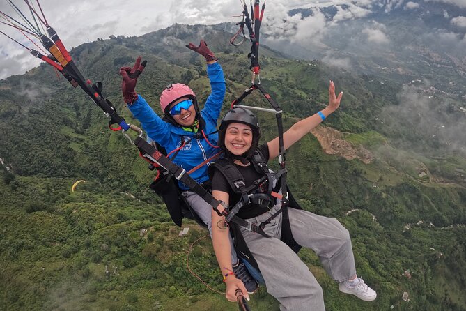 Paragliding flight in Medellin - Tandem Paragliding Over Medellín: What the Experience Feels Like