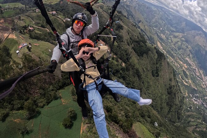 Paragliding in Medellin. - The Staff Makes or Breaks It, and This Team Gets Credit