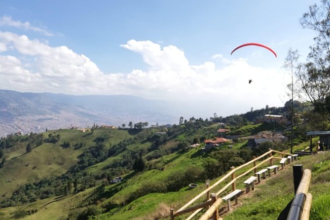 Paragliding Medellin - GoPro included: turn the view into keepsakes without extra stress