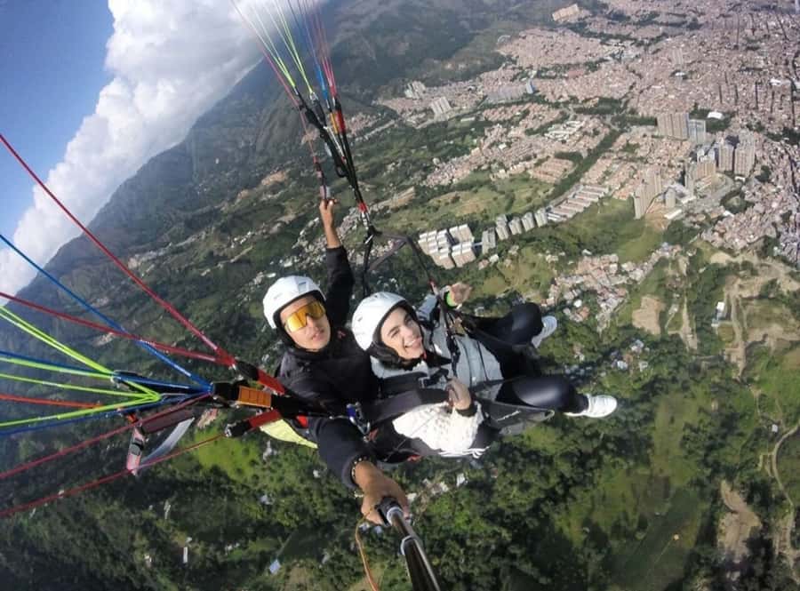 Paragliding Medellin with Transportation and free Videos - From Your Hotel to San Félix: The Easy Start at 10:00
