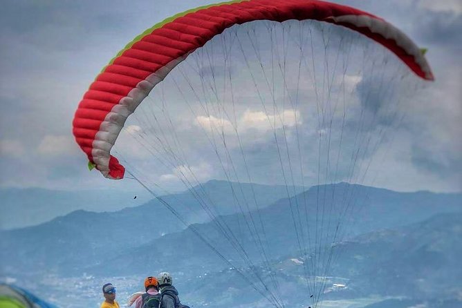 Parapente el sueño de volar - Safety Setup: Harness, Helmet, Insurance, and a Pilot in Charge