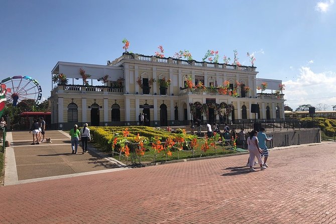 Parque del Café with Private Transportation and Tickets - Inside the park: the rides, viewpoints, and water fun that fill your day