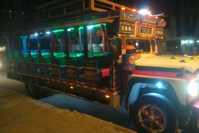 Party Bus Tour - Cartagena Sign Stop, Drinks from Vendors, and Money-Sense Tips