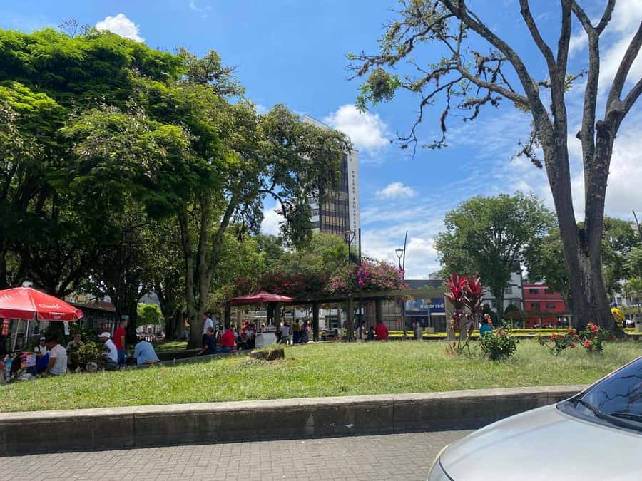 PEREIRA: PRIVATE TOUR OF MAIN SQUARES, HISTORICAL SITES + LOOKOUT POINT - Freedom Park (Parque de La Libertad): the tour’s easy opener
